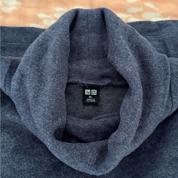 UNIQLO HeatTech Fleece Turtleneck - Picture 3 of 7